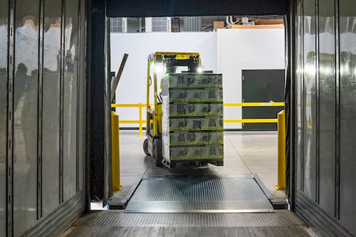 carretilla cargando camión